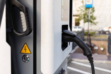 Elektrikli otomobil için güç kaynağı