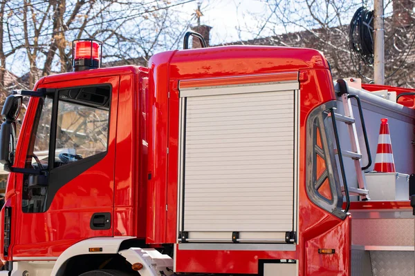 Camiones de bomberos rojos —  Fotos de Stock