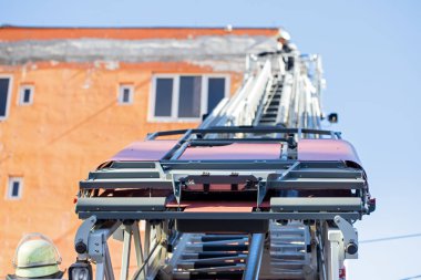 Kırmızı itfaiye araçları