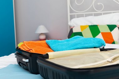 Seyahat, bavul, daire