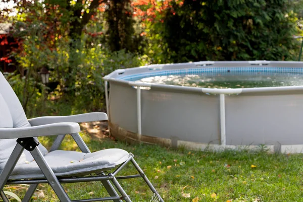 Dirty and abandoned swimmingpool — Stock Photo, Image