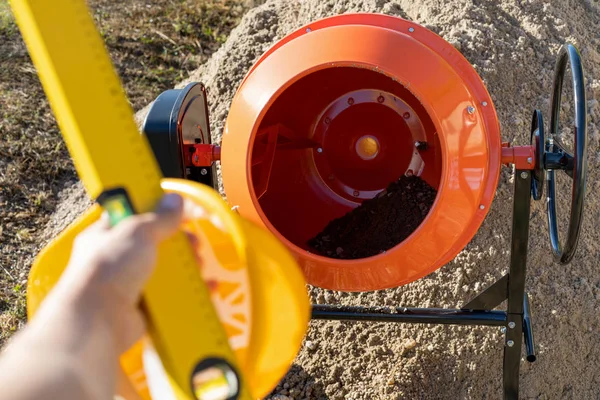 Elektrisk cementblandare och entreprenadverktyg — Stockfoto