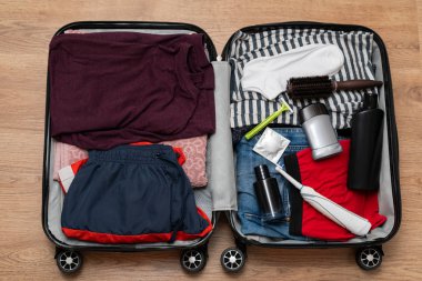 Seyahat, bavul, daire