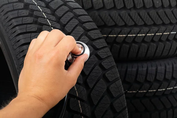 Fechar Imagem Pneu Carro Novo Preto Mão Mecânico Lado — Fotografia de Stock