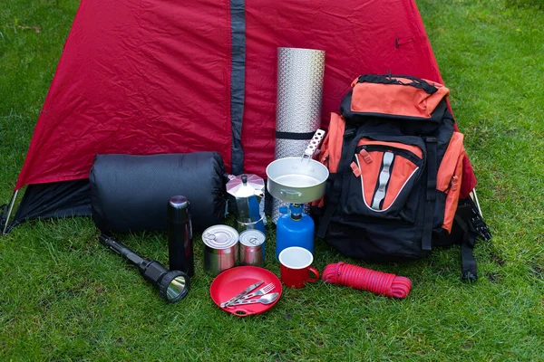 Photo Des Outils Camping Sur Herbe Sac Dos Tente Réservoir — Photo