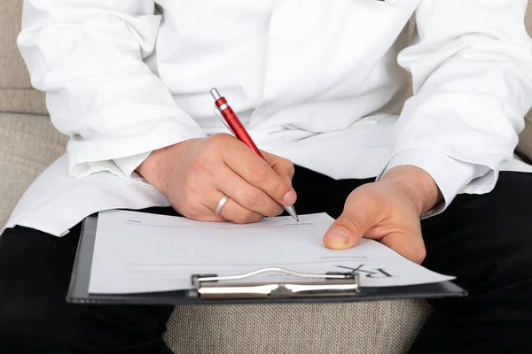 Male Doctor Male Hands Filling Medical Form — Stock Photo, Image
