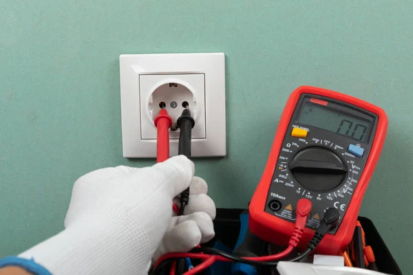 Herramientas Para Necesidades Del Electricista Multímetro Choque Probadores Voltaje Pelacables — Foto de Stock