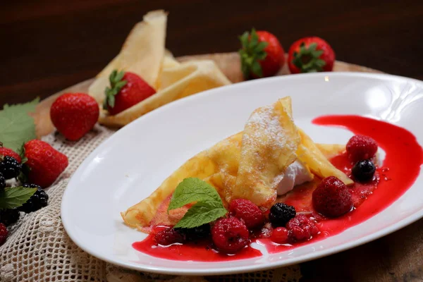 Pancakes Berries Sugar White Plate Close — Stock Photo, Image