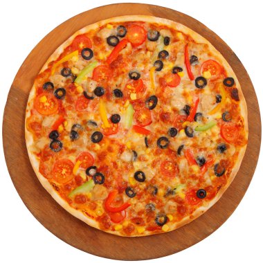 Pizza bir ahşap plaka üzerinde beyaz bir arka plan üzerinde
