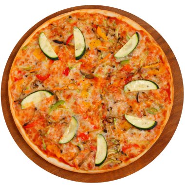 Pizza bir ahşap plaka üzerinde beyaz bir arka plan üzerinde