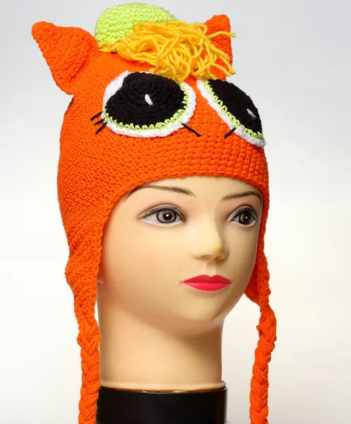 Renkli Örgü Çocuk Kış Şapka Yünden Yapılmış — Stok fotoğraf