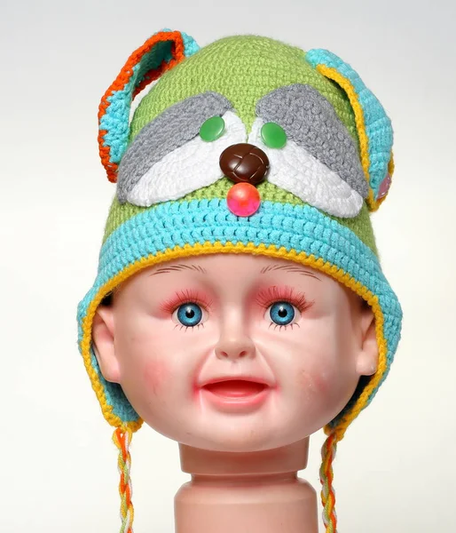 Renkli Örgü Çocuk Kış Şapka Yünden Yapılmış — Stok fotoğraf