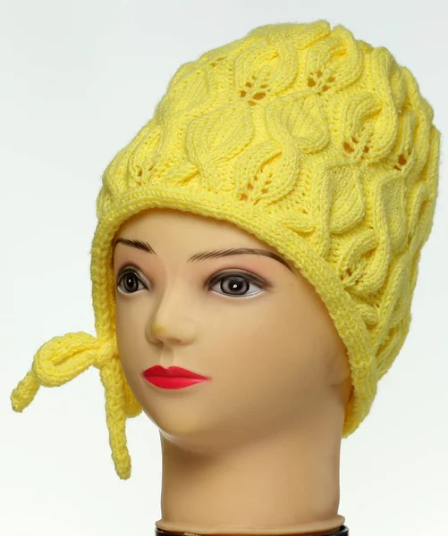 ウール製色のニットの子供の冬の帽子 — ストック写真