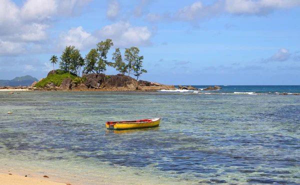 Lagoon Clear Blue Water Tropical Greenery Rocks Boulders — Stock Photo, Image