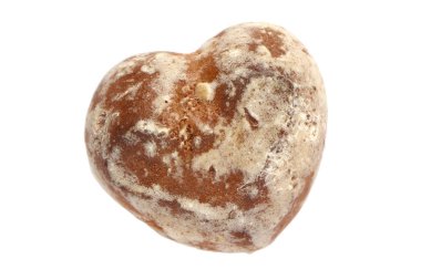  gingerbread izole bir beyaz zemin üzerinde bir kalp şeklinde