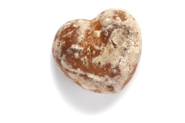  gingerbread gölge izole bir beyaz zemin üzerinde bir kalp şeklinde