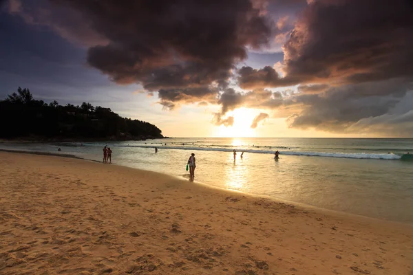 Zachód Słońca Plaży Podczas Burzy — Zdjęcie stockowe