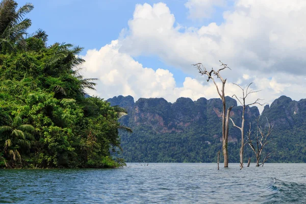 Horské Jezero Thajsku — Stock fotografie