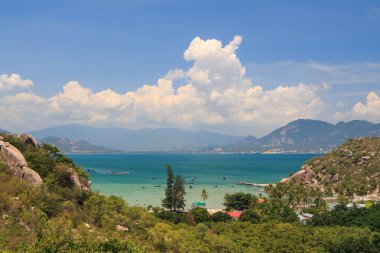 tropik bir adada bir görüntüleme platformu defne deniz Üstten Görünüm