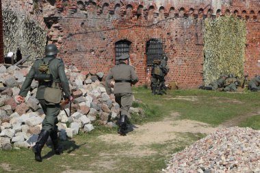 Kırmızı ordu savaşları ile Dünya Savaşı sırasında Konigsberg 'de beş numaralı kale saldırı savaşının yeniden inşası