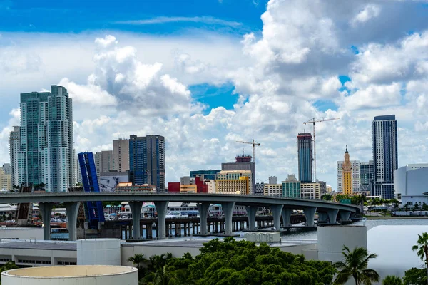 Prachtig Uitzicht Van Bovenaf Met Wolken Gebouwen Wegen — Stockfoto