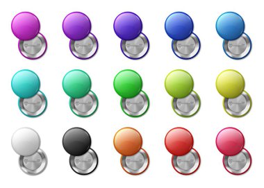 Yuvarlak iğneli rozetler etiketi. Daire mıknatıs 3d rozeti, basit parlak plastik veya metal etiketler. Vektör gerçekçi çok renkli izole mockup simgeleri seti