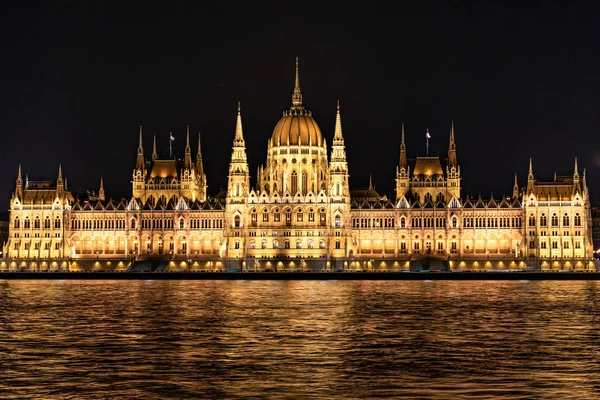 Parlement de Budapest la nuit — Photo
