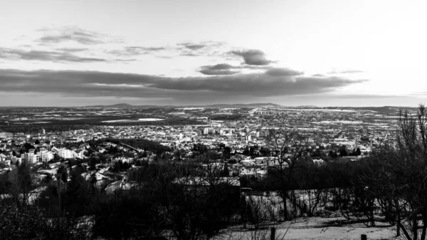 Monochromatyczna Panorama Miasta Pecs Zmierzchu Węgry — Zdjęcie stockowe