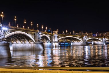 Margaret Köprüsü Budapeşte, Macaristan, Avrupa 'da gece aydınlandı