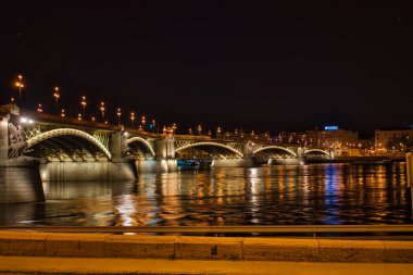 Margaret Köprüsü Budapeşte, Macaristan, Avrupa 'da gece aydınlandı