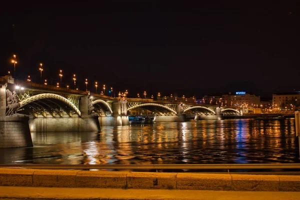 Margit Híd Éjjel Világít Budapesten Magyarországon Európában — Stock Fotó