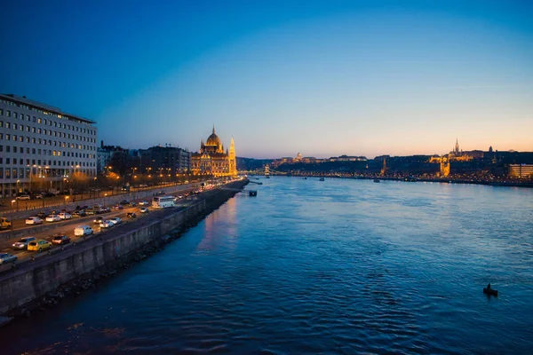 Widok Boku Parlamentu Węgierskiego Mostu Małgorzaty Zachodzie Słońca Budapeszt Węgry — Zdjęcie stockowe