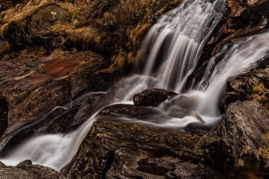 Verzasca vadisinde Froda şelaleler