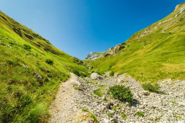 Pilato gölüne Sibillini dağı