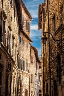 Gubbio-Perugia şehir merkezinde bir sokak.