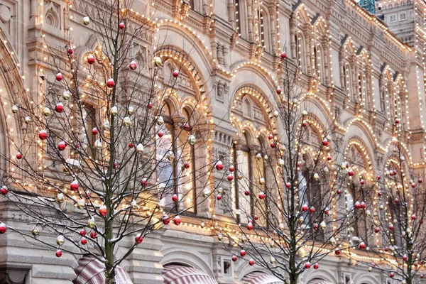 Fachada de Natal de Ano Novo do edifício na Praça Vermelha em Moscou — Fotografia de Stock