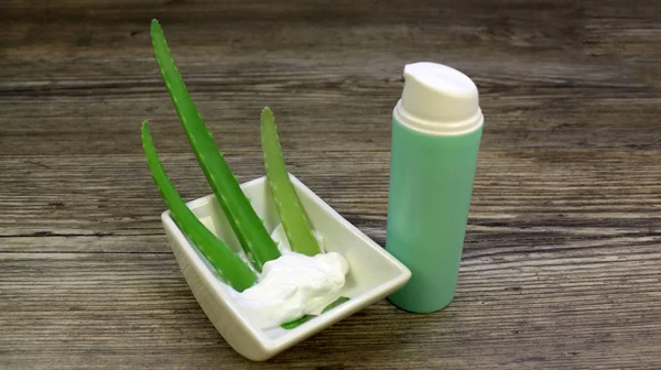 Güzellik, Cilt Bakımı, Spa uygulamaları, yüz kremi aloe suyu, organik, taze, kadınlar için,