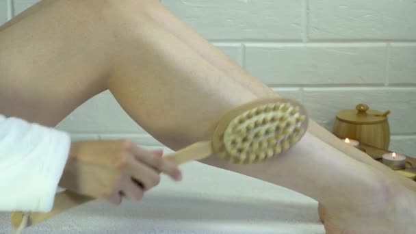 Trockene Bürstenmassage Vorbereitung Der Haut Auf Die Epilation Peeling Mit — Stockvideo