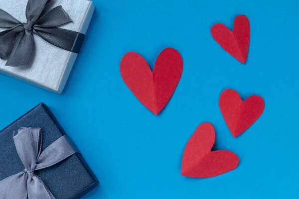 Background for Valentines day holiday, gift for Valentines day, heart and gift box on blue background — Stock Photo, Image