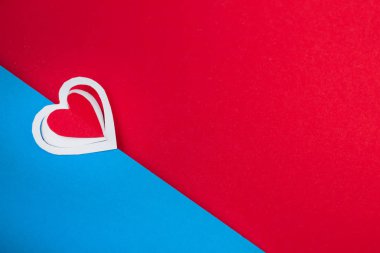 Sevgililer günü background.symbol love.white kalp kırmızı-mavi zemin üzerine. Sevgililer günü arka plan
