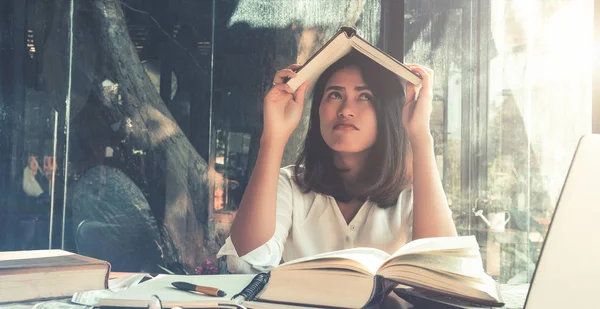 Asian businesswomen working with stress in cafes, coffee shops, vintage colors