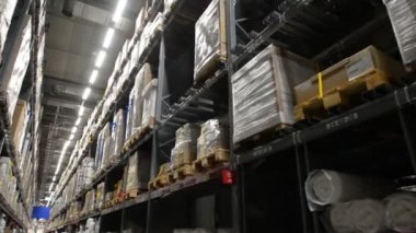 Büyük depo lojistik terminal