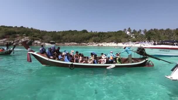 Phuket Thailand März 2018 Touristen Auf Long Tail Boat Patok — Stockvideo