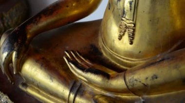 Güzel bir Buda heykeli altın Bangkok Wat Pho tapınakta çekim yakından