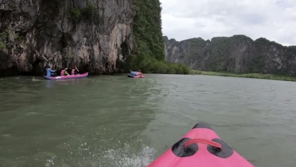 Phuket Tajlandia Czerwca 2018 Turystów Kamizelki Podejść Klifu Morzu Active — Wideo stockowe