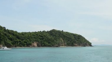 Lüks Yat adanın önünde