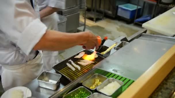 Tokyo Japan June 2018 Chef Burning Salmon Sushi — Stock Video