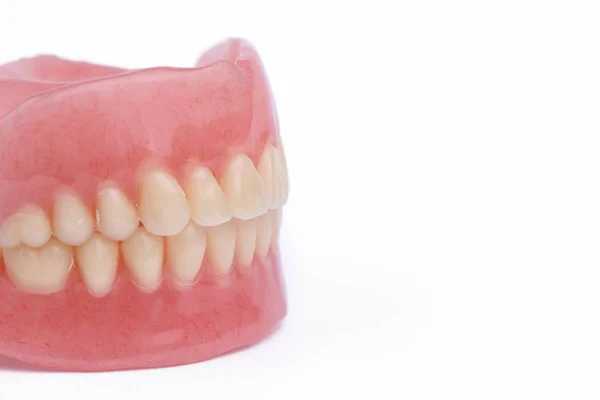 Полный Зубной Протез Крупным Планом Белом Фоне — стоковое фото
