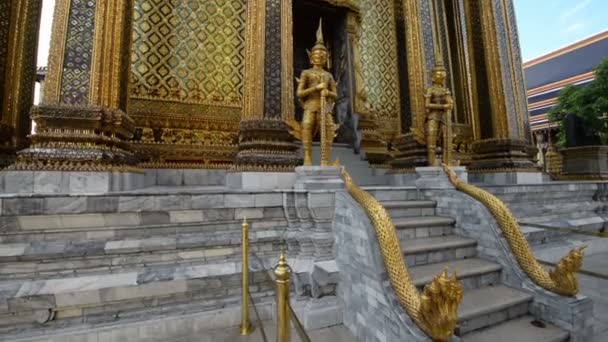 Ανάκτορο Και Κήποι Πέτερχοφ Wat Phra Kaew Είναι Πιο Δημοφιλές — Αρχείο Βίντεο