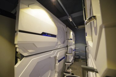 Kuala Lumpur, Malezya - 17 Temmuz 2018: ucuz otel kapsül iç içinde Kuala Lumpur